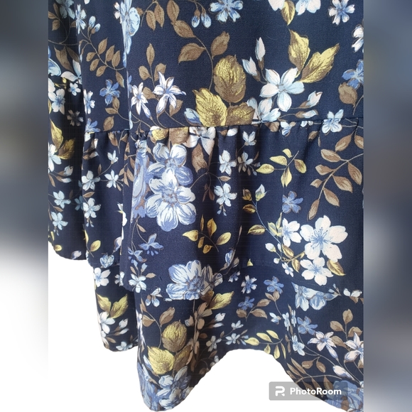 Navy blouse w/floral design. Time and Tru size 20 (XXL) - Picture 4 of 5